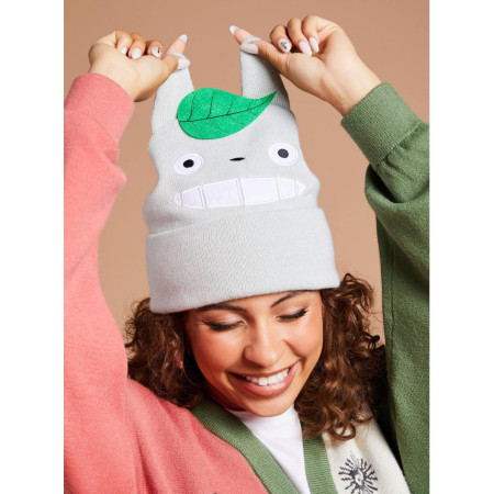 Studio Ghibli My Neighbor Totoro Smiling Totoro Cuff Beanie  - Préco Décembre 202430646769_hi?$productMainDesktop$&fmt=auto